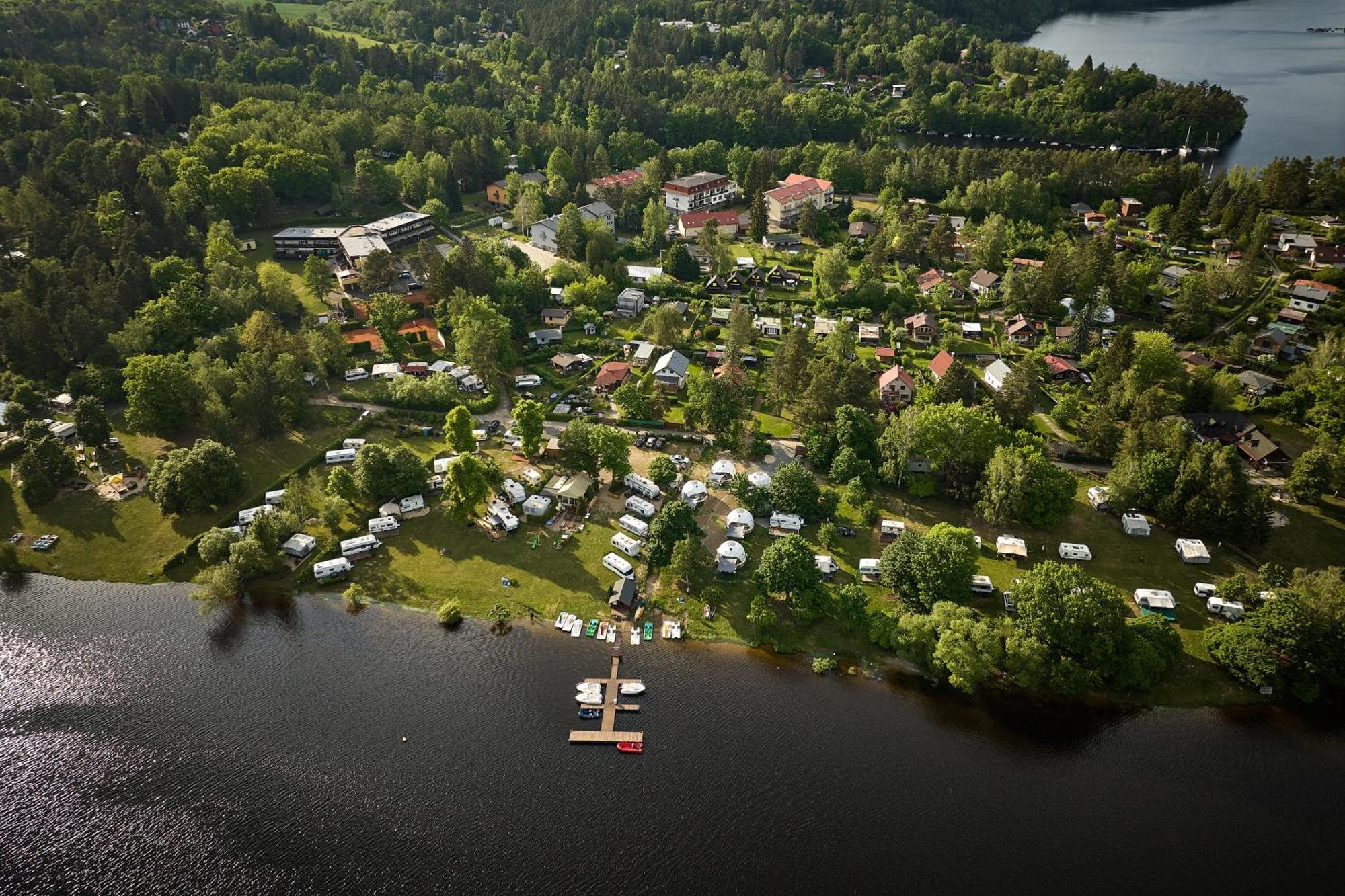 Готель Glamping Slapy Екстер'єр фото