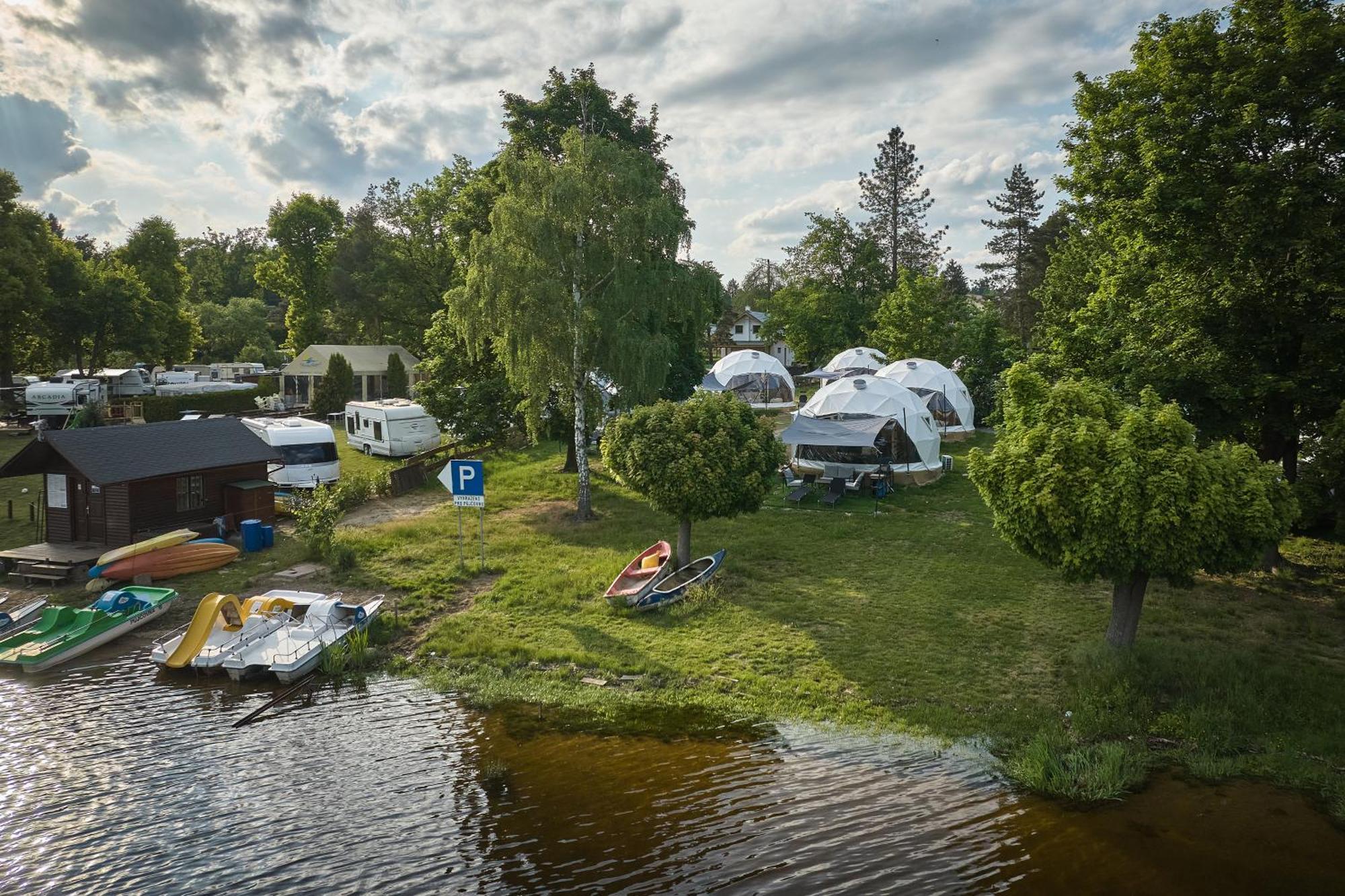 Готель Glamping Slapy Екстер'єр фото